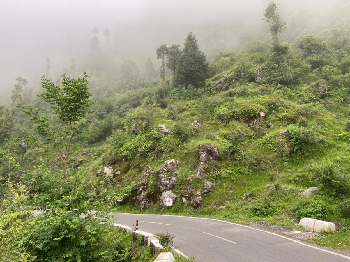 Icebergs Mussoorie - A Boutique Stay And 24 Hrs Roof Top Cafe Extérieur photo