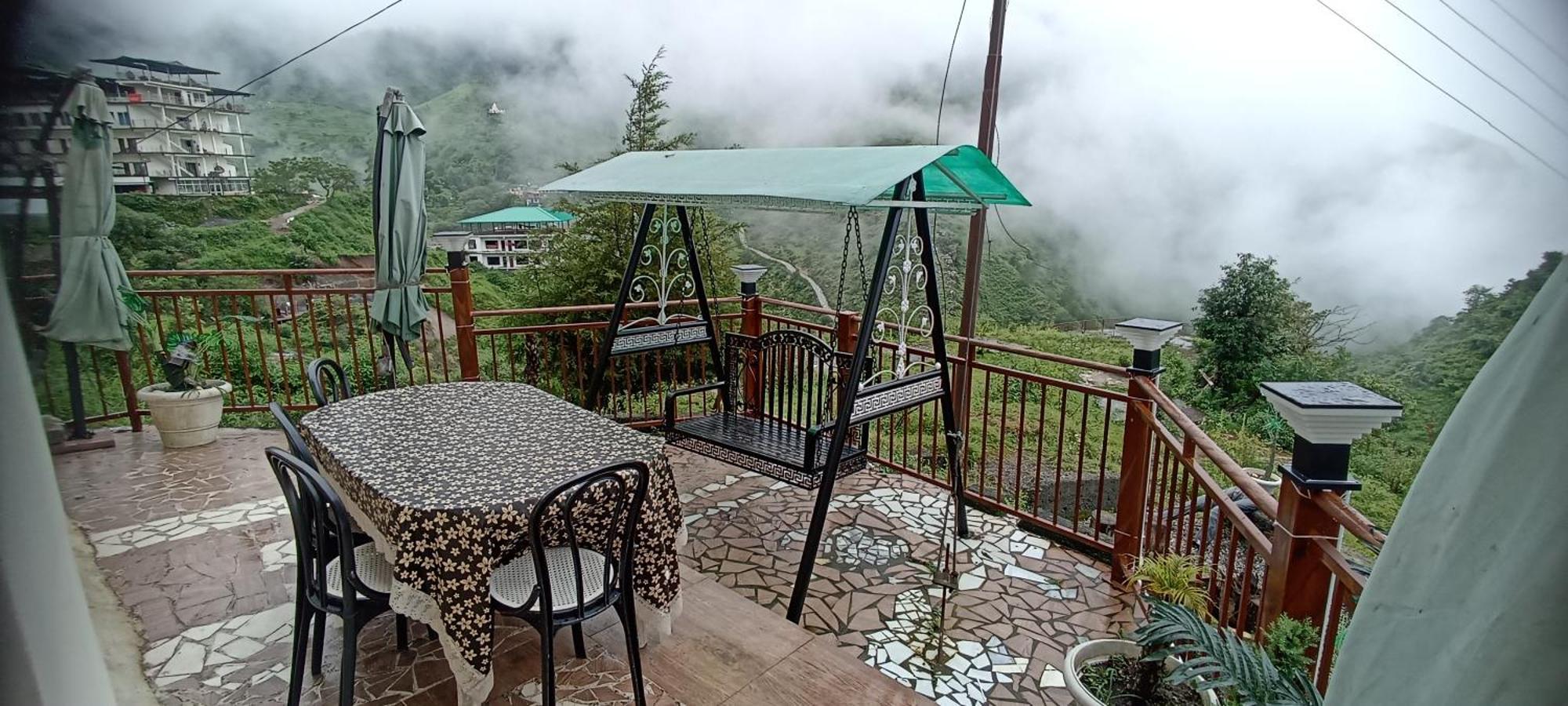 Icebergs Mussoorie - A Boutique Stay And 24 Hrs Roof Top Cafe Extérieur photo