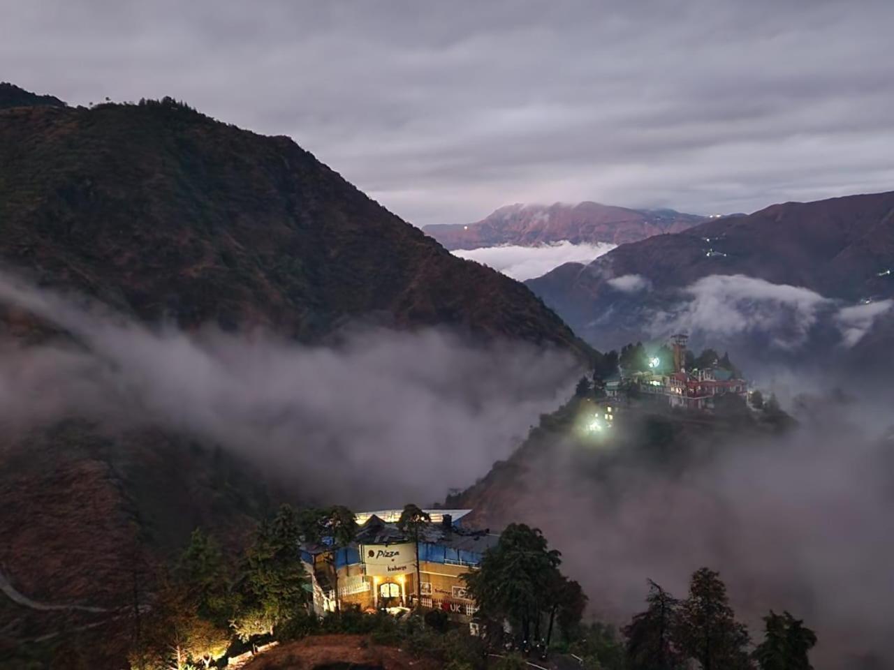 Icebergs Mussoorie - A Boutique Stay And 24 Hrs Roof Top Cafe Extérieur photo
